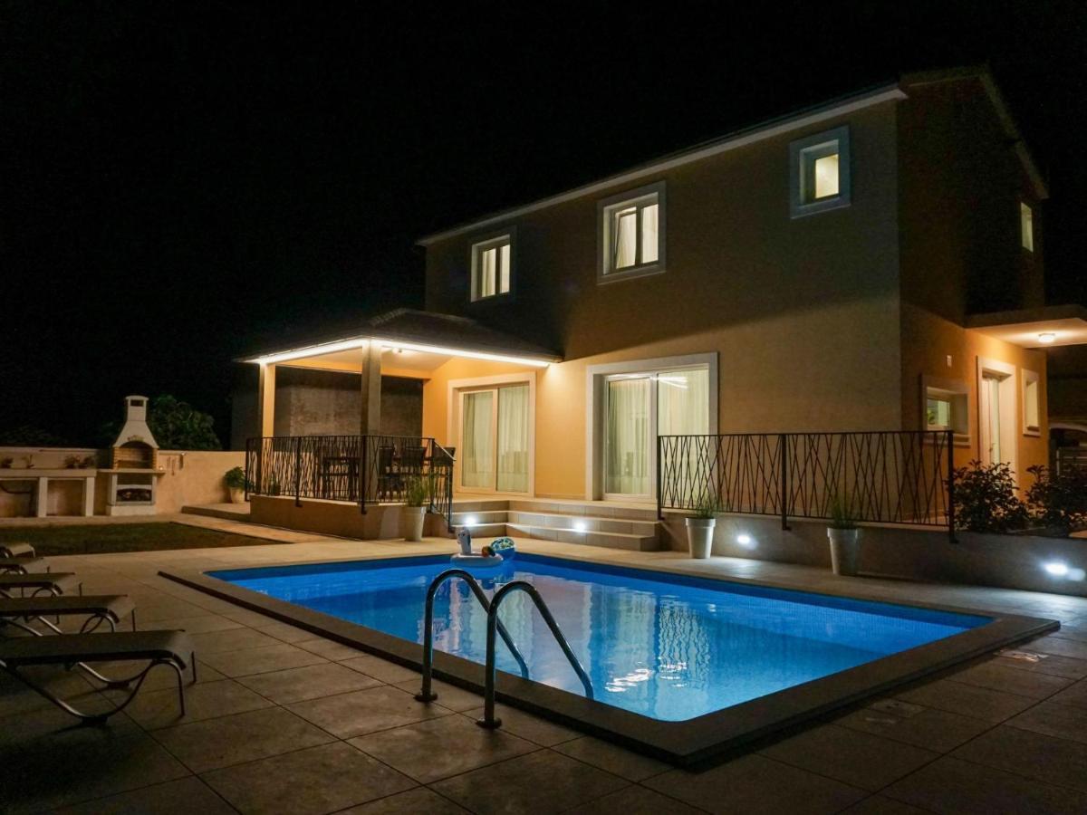 Dora By Interhome *