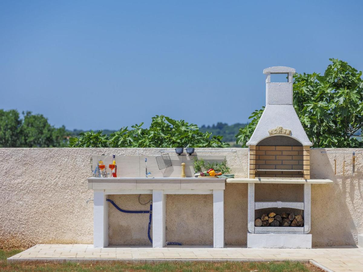 Dora By Interhome * Pula
